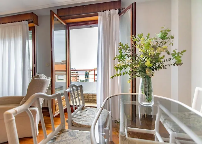 Con Terraza Y Vistas Al Mar