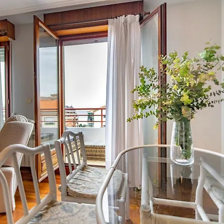 Con Terraza Y Vistas Al Mar