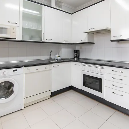 Con Terraza Y Vistas Al Mar